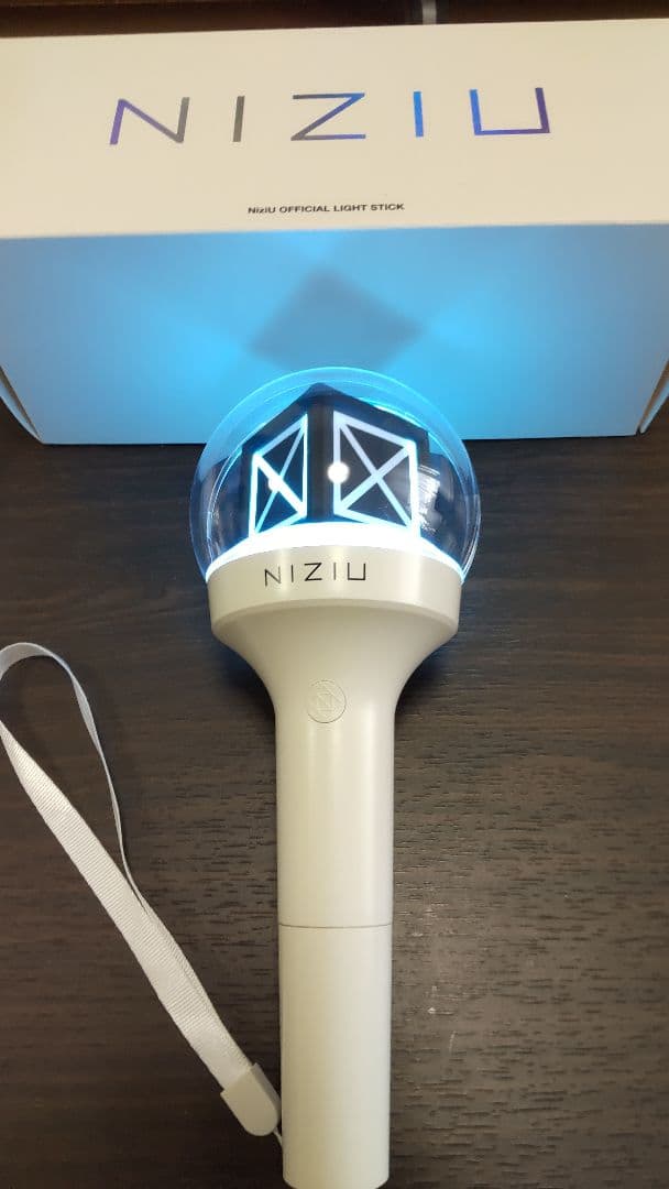 NIZIU 公式ペンライト