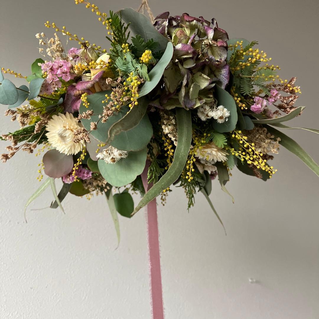 ミモザの蕾とアンティーク紫陽花の春待ちフライングリース　ひな祭り　スターチス