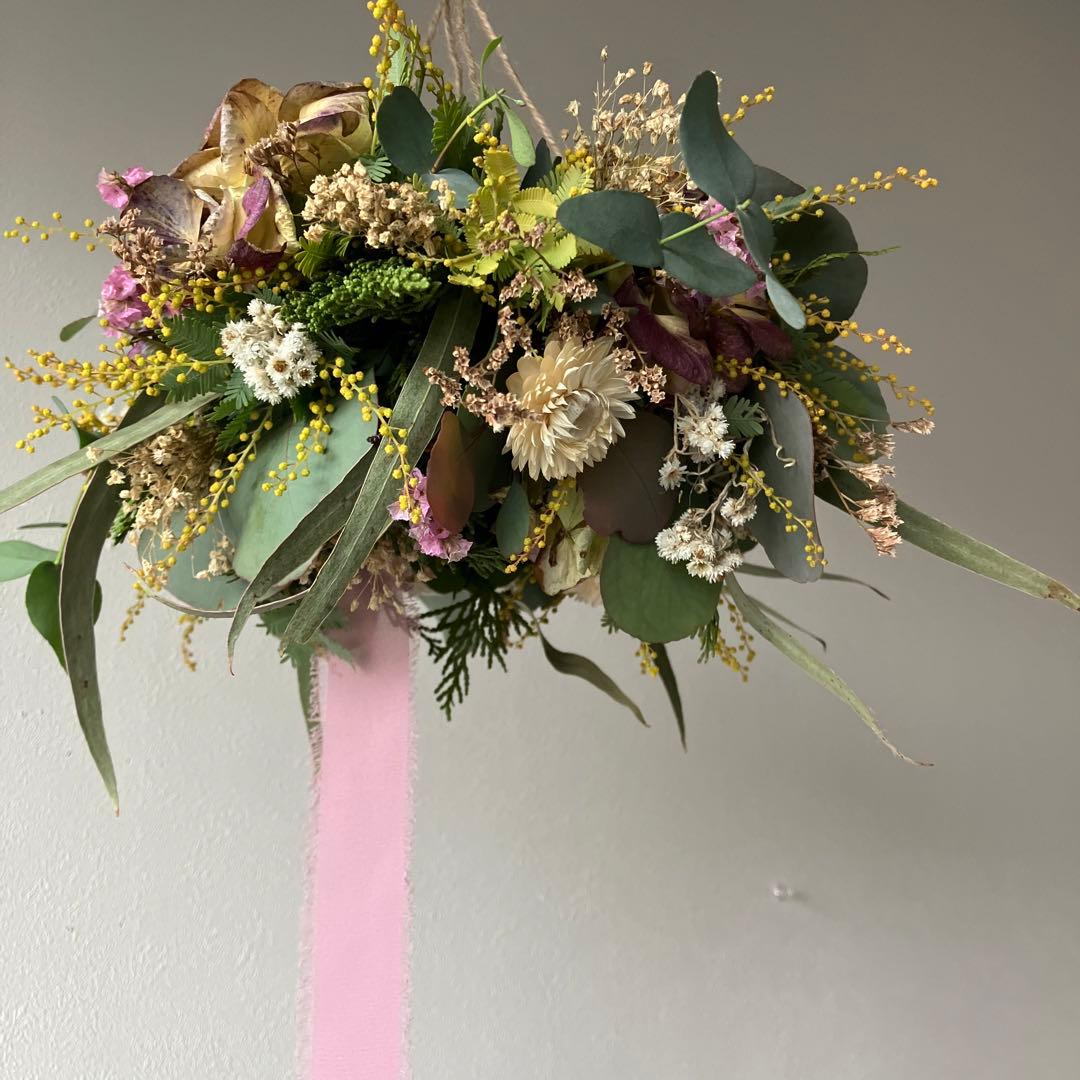 ミモザの蕾とアンティーク紫陽花の春待ちフライングリース　ひな祭り　スターチス