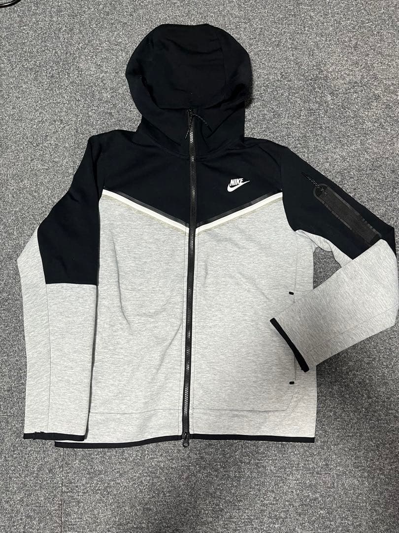 NIKE テックフリース　黒＆グレー　Mサイズ 【正規品】　レア商品