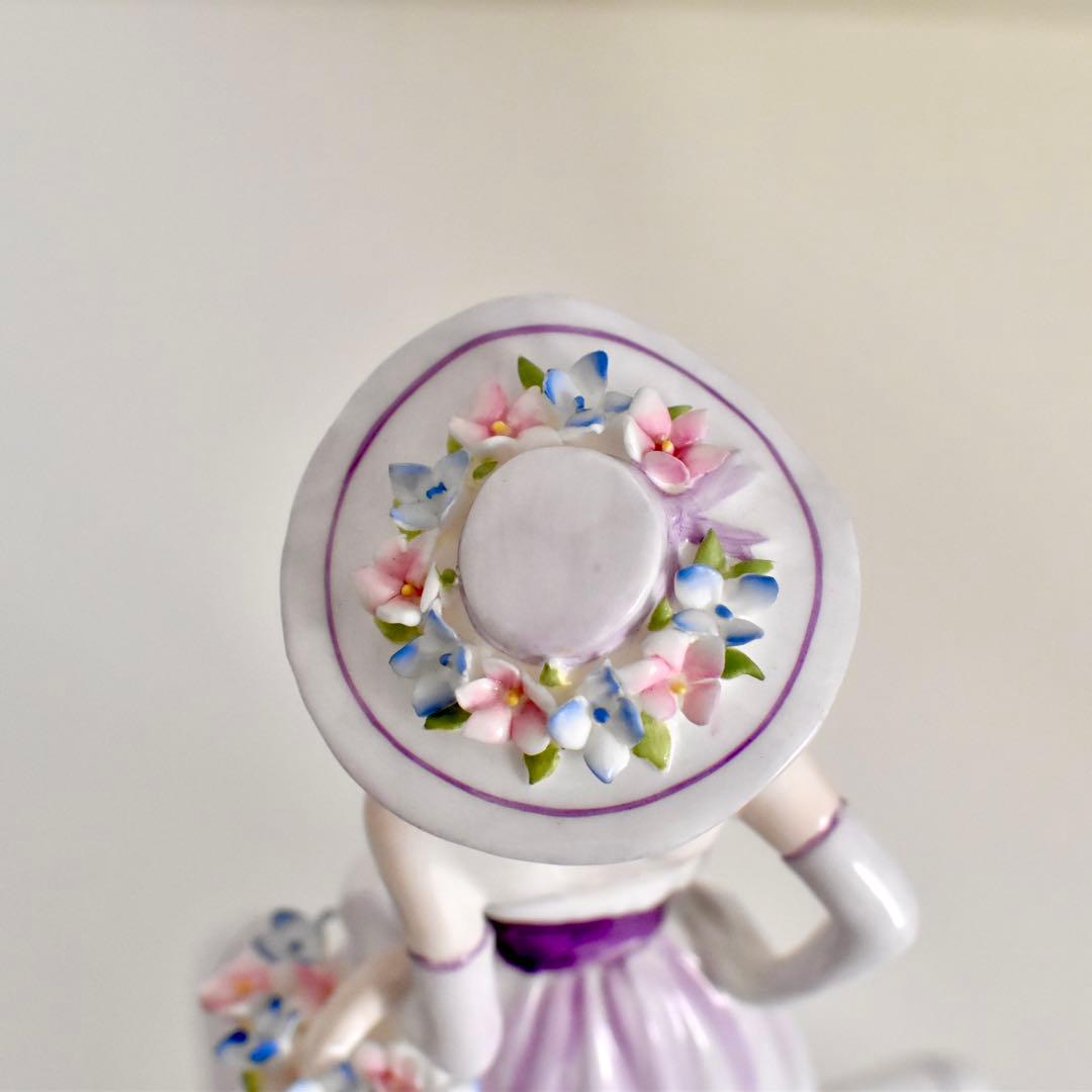 COALPORT　紫と白の女性像 置物