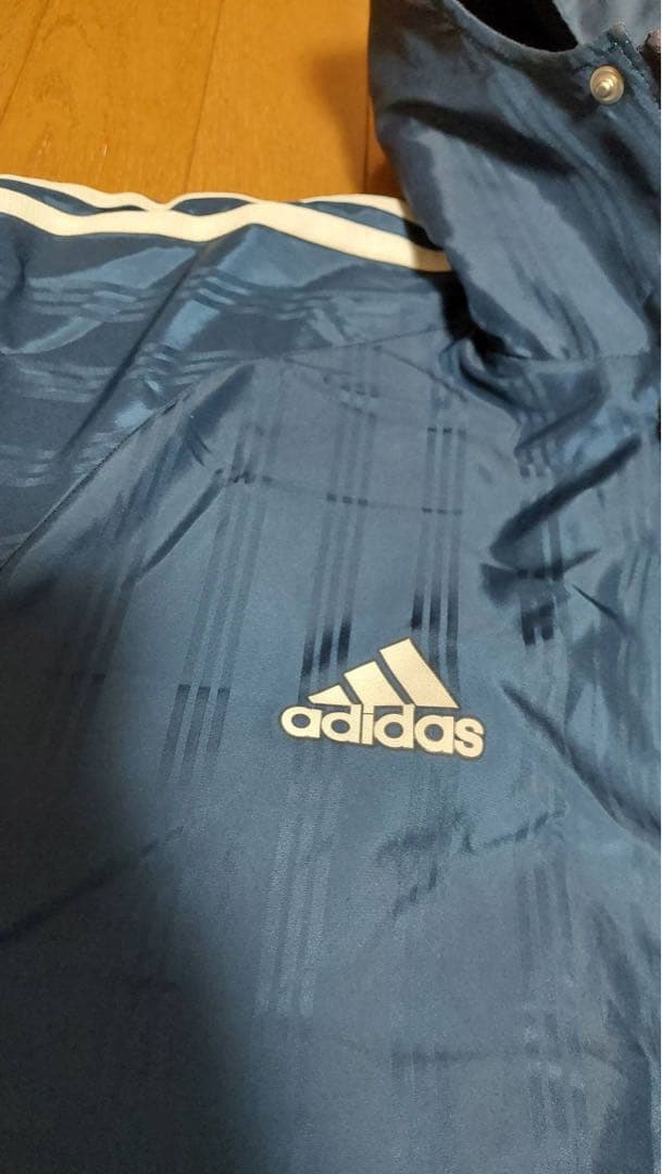 adidasベンチコート