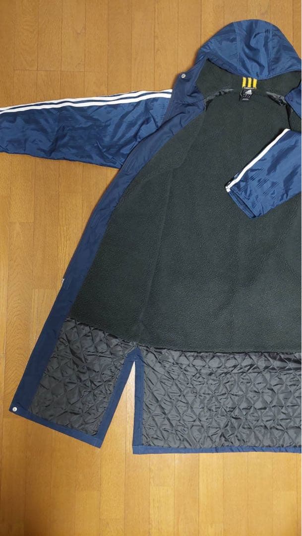 adidasベンチコート