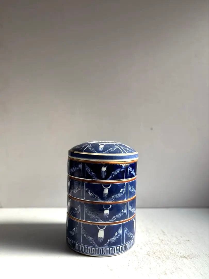 948 骨董 アンティーク 古伊万里 染付四段重 陶箱 重箱 菓子器 明治