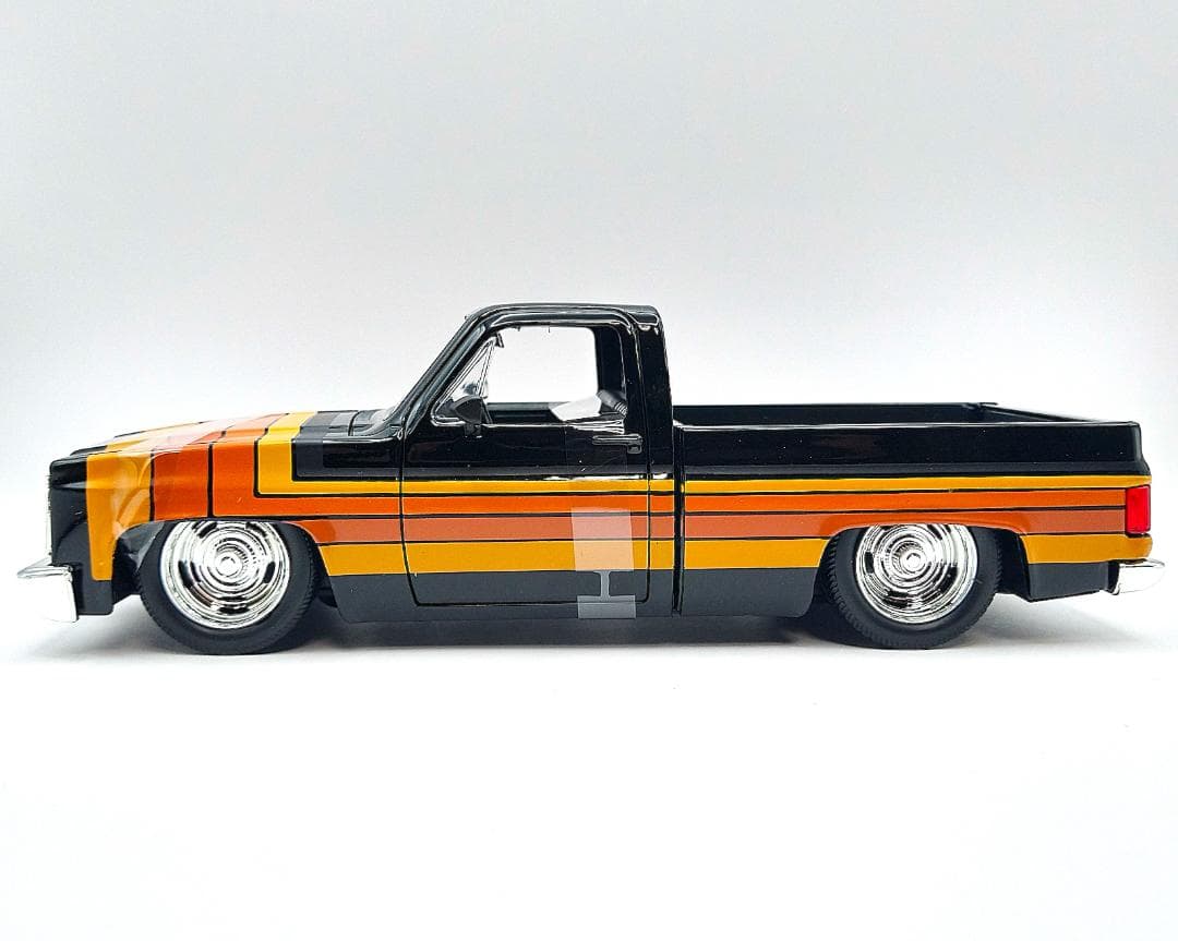 ミニカー JADA Mijo 1/24 1985 CHEVROLET C10 BLACK