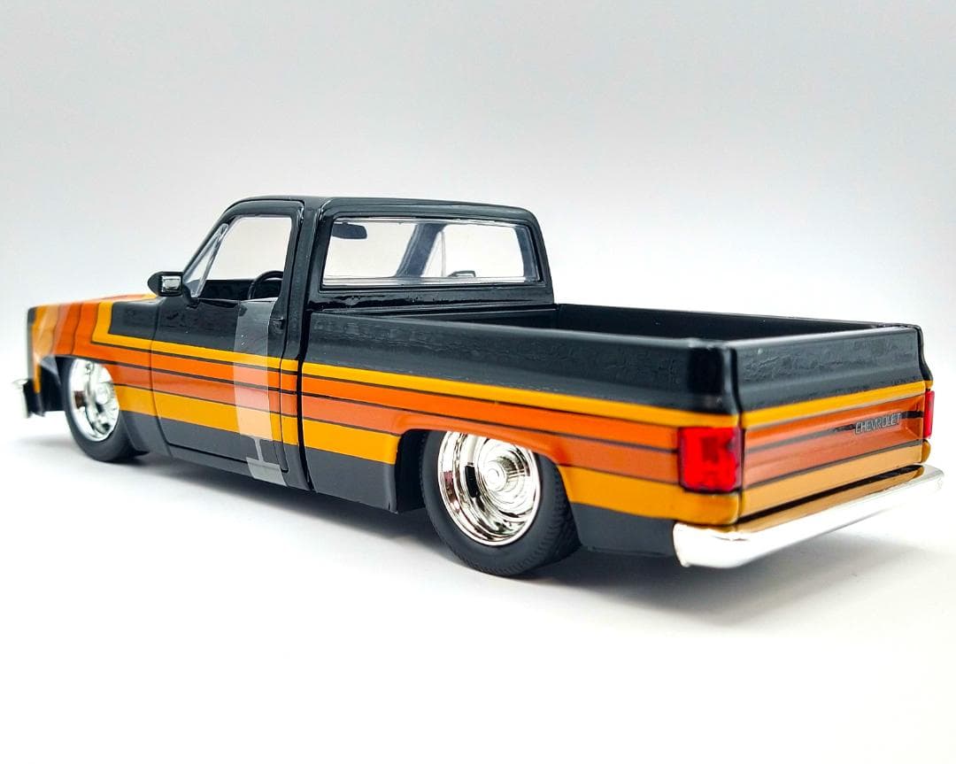 ミニカー JADA Mijo 1/24 1985 CHEVROLET C10 BLACK