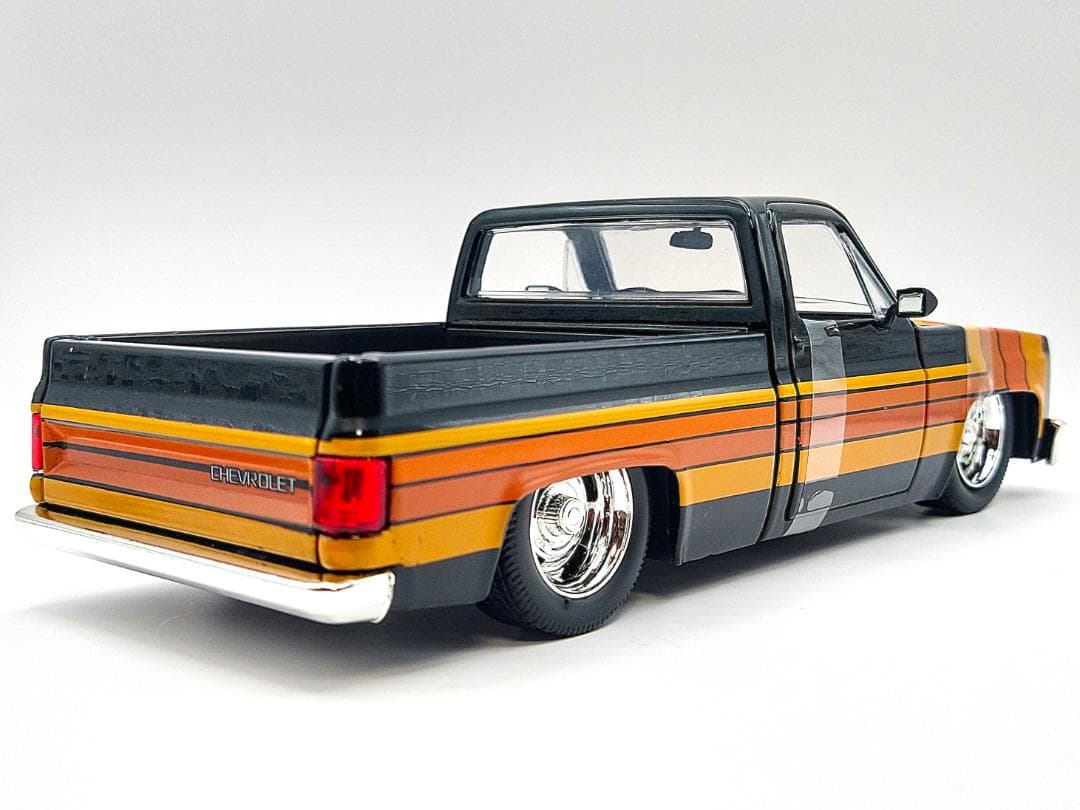 ミニカー JADA Mijo 1/24 1985 CHEVROLET C10 BLACK