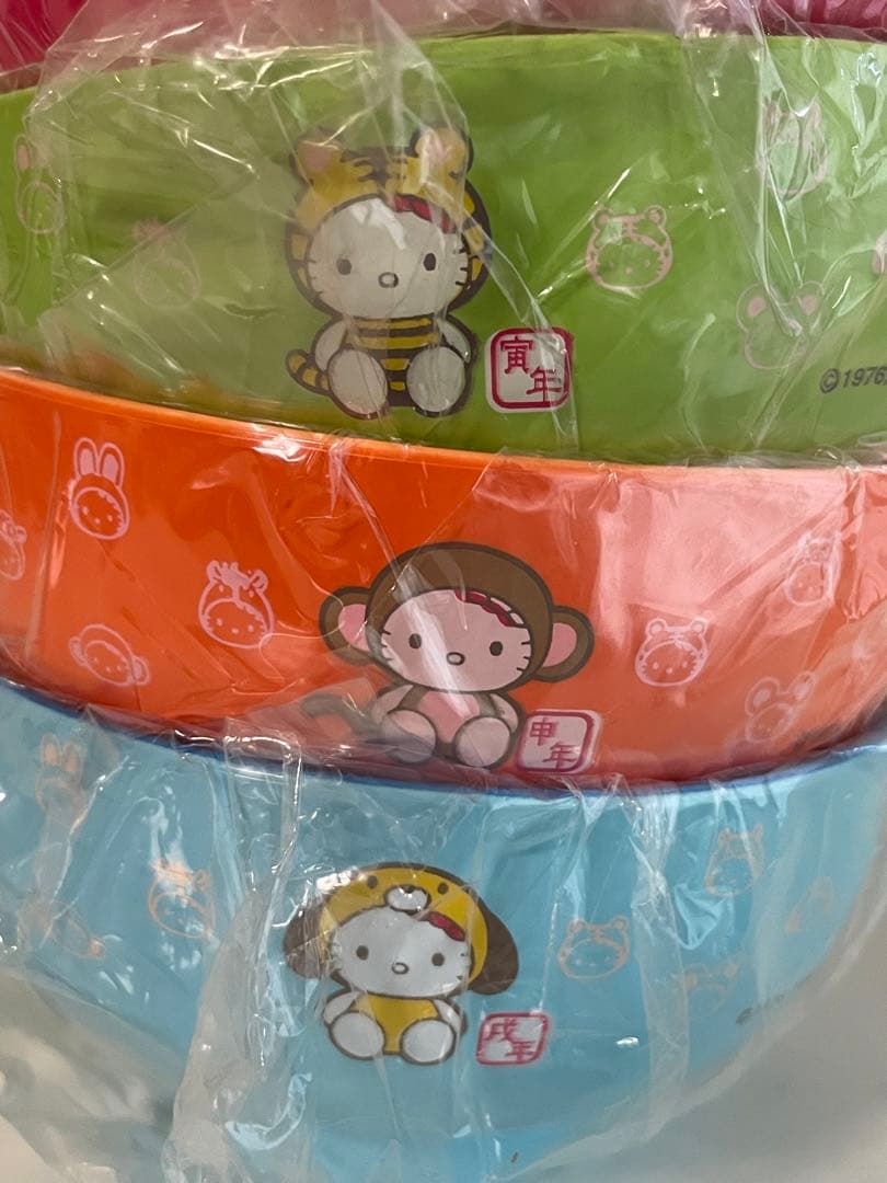 ★激レア★ハローキティの可愛いカラフル干支お茶碗セット