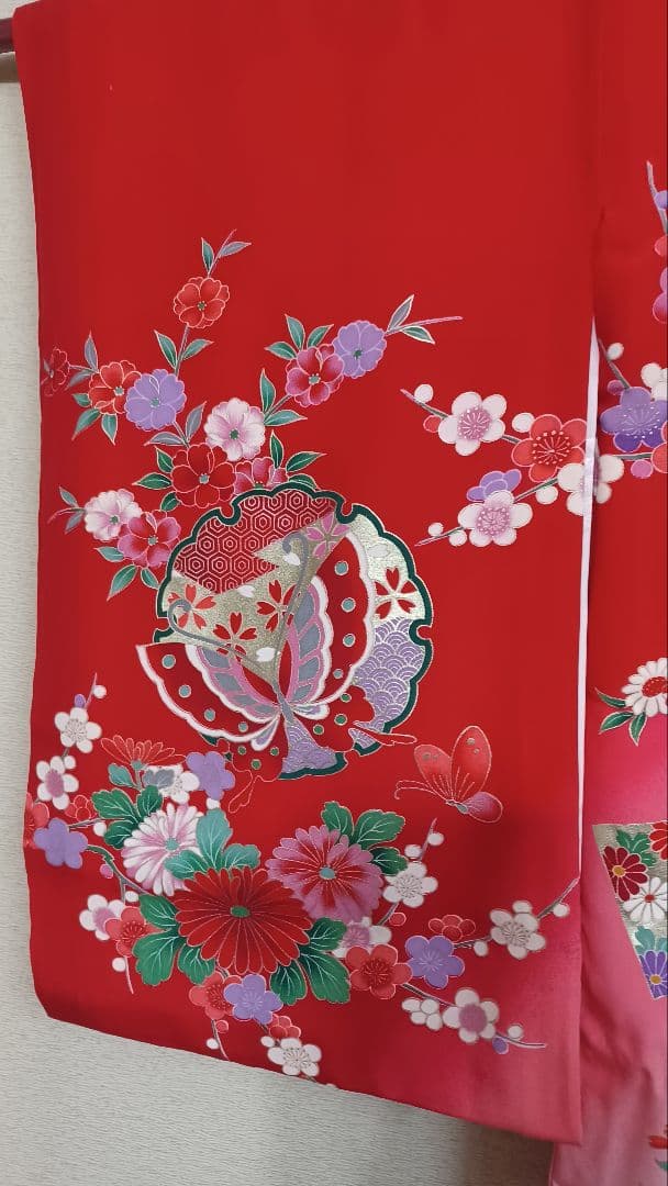 七五三　女の子着物 赤色 花柄 蝶刺繍 着物　3才
