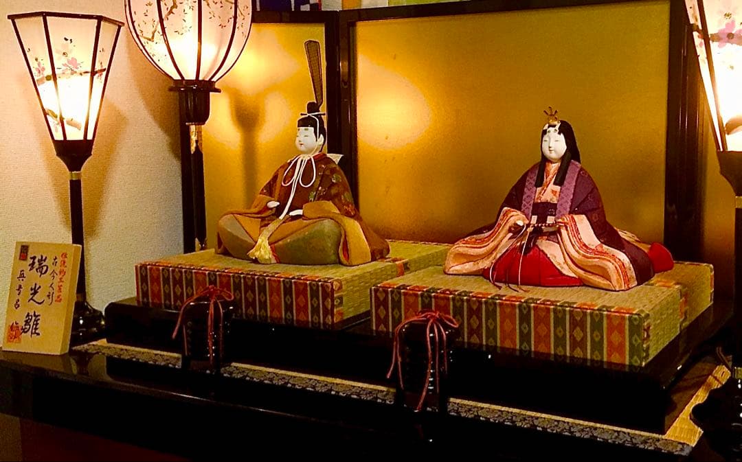 「凛とした空気感」 伝統工芸品真多呂(二世)親王飾り衣装着三人官女+道具(御車)