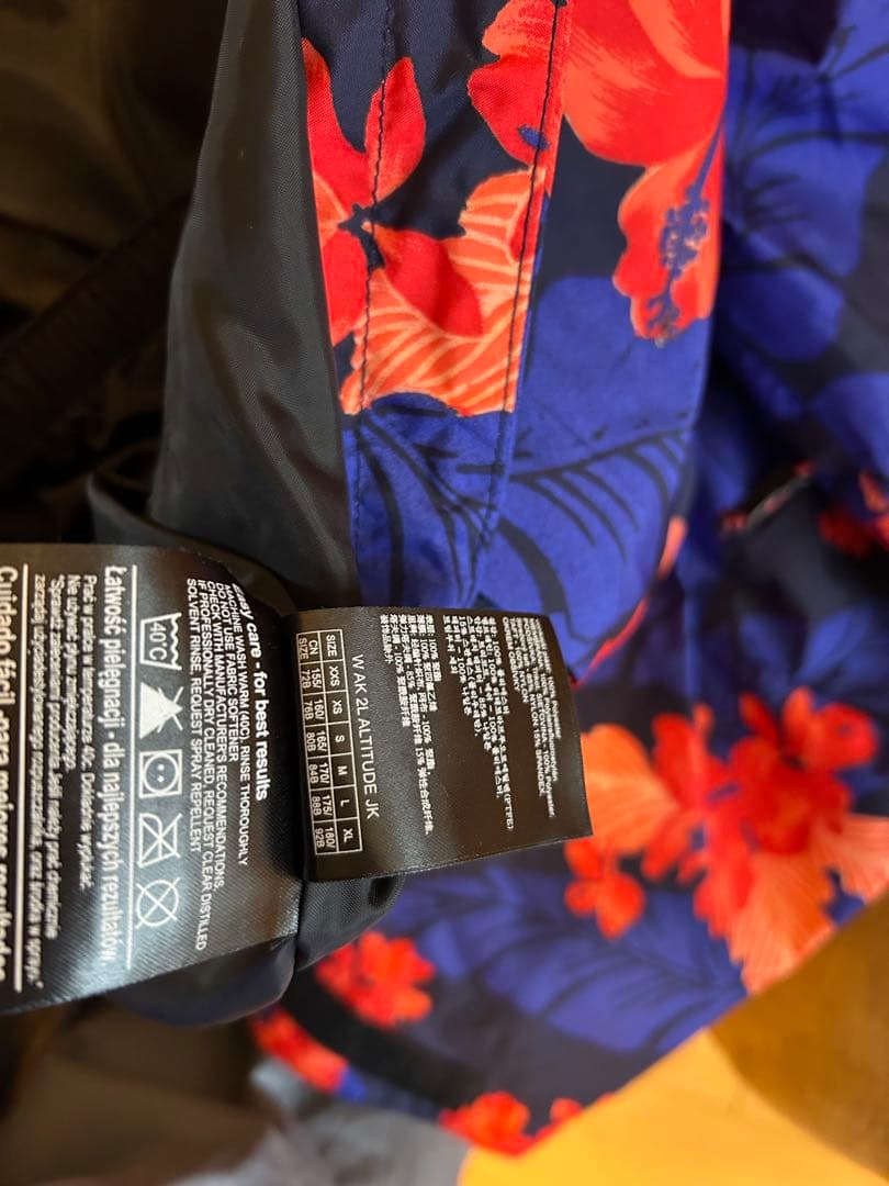 burton ak 花柄　Mサイズ