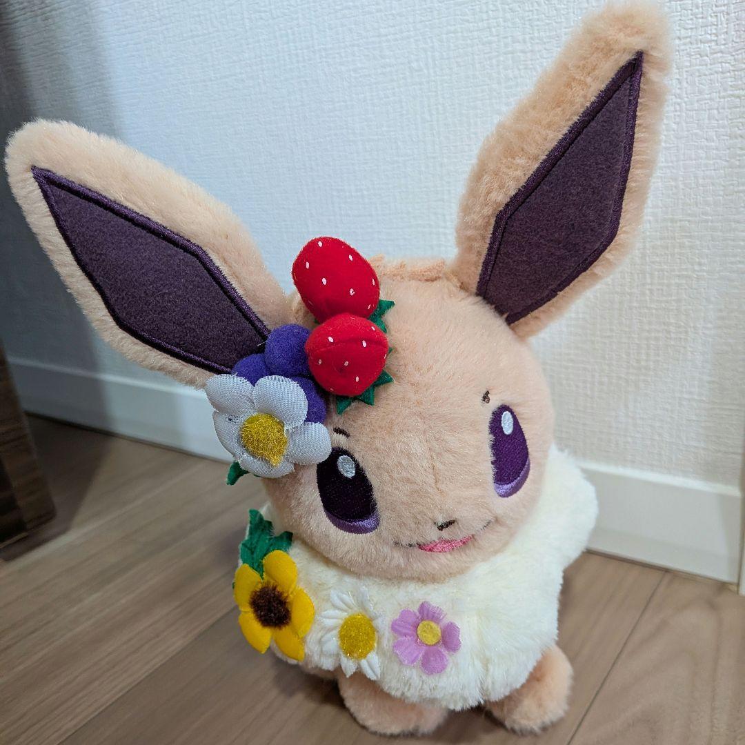 ポケモンセンター　2019年イーブイ ぬいぐるみ 花とイチゴ装飾