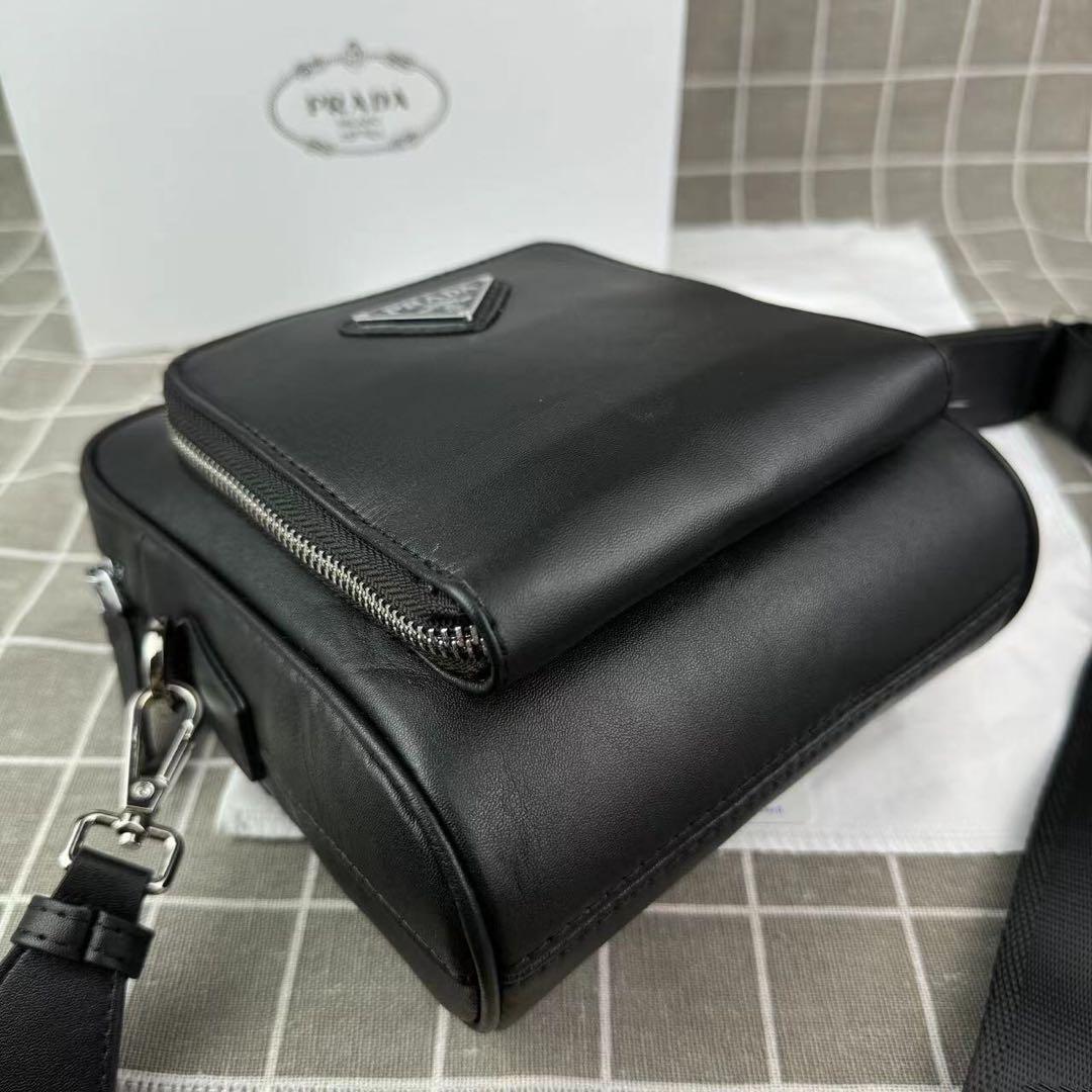 ノベルティ PRADA プラダ レザー ショルダーバッグ