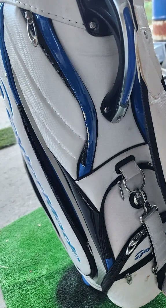 ・お盆最終値下げ　TaylorMade キャディバッグ ホワイト/ブルー