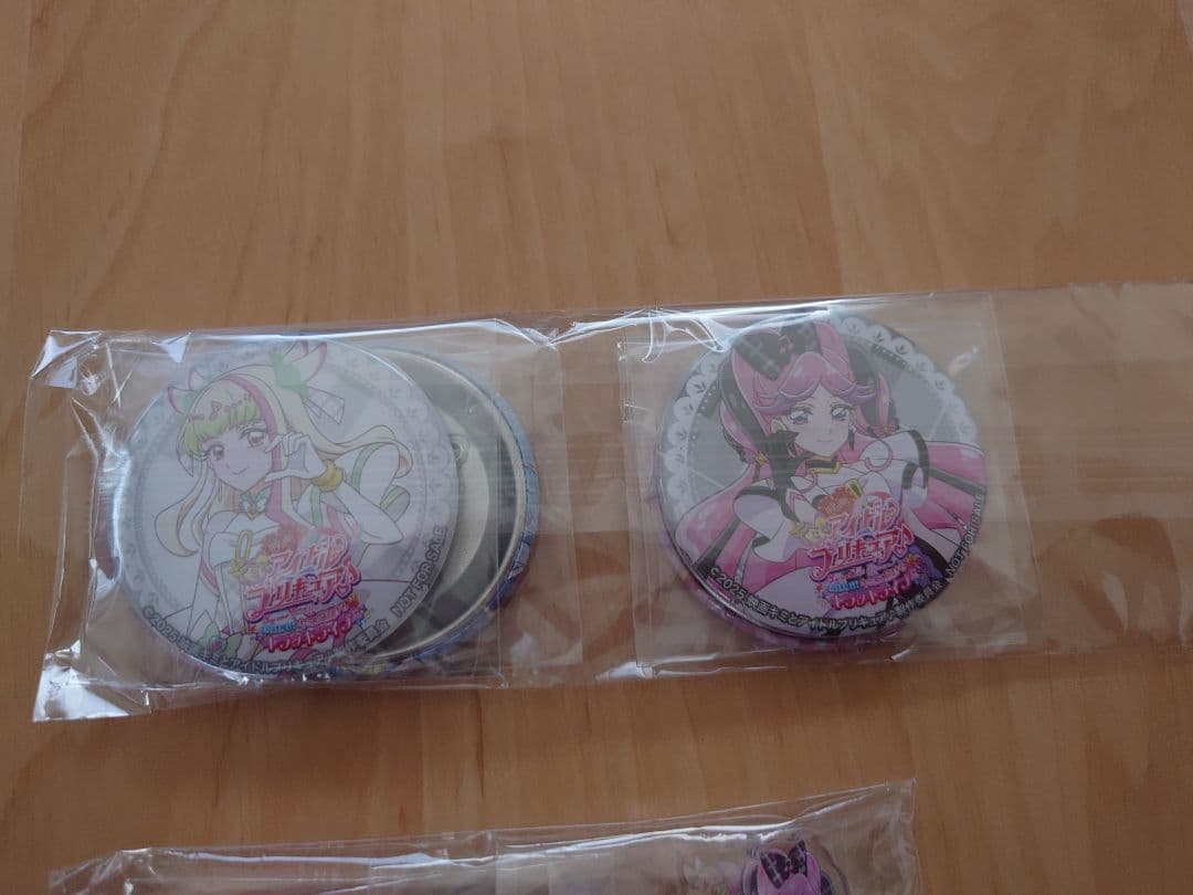 映画キミとアイドルプリキュア Blu-ray特典 アクリルスタンド 缶バッジ
