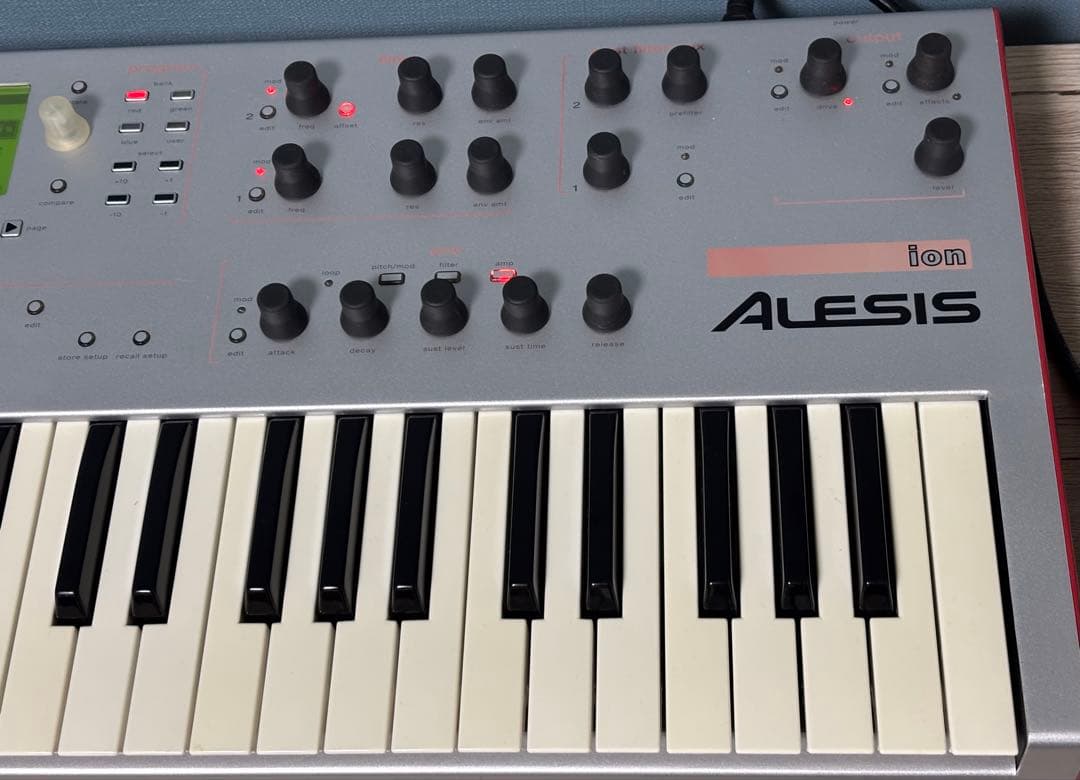 Alesis ion シンセサイザー 49鍵盤　ハードケース付き 動作確認済み。
