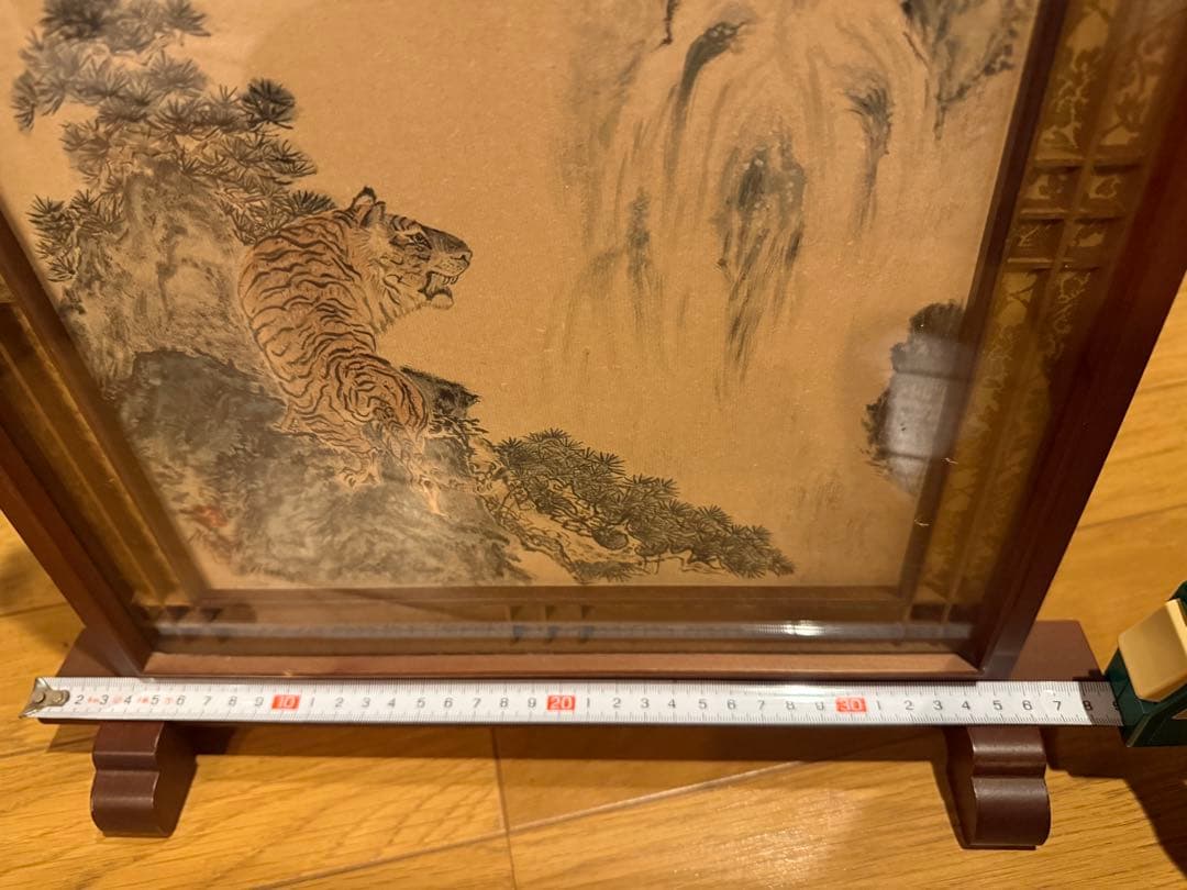 衝立　虎と滝