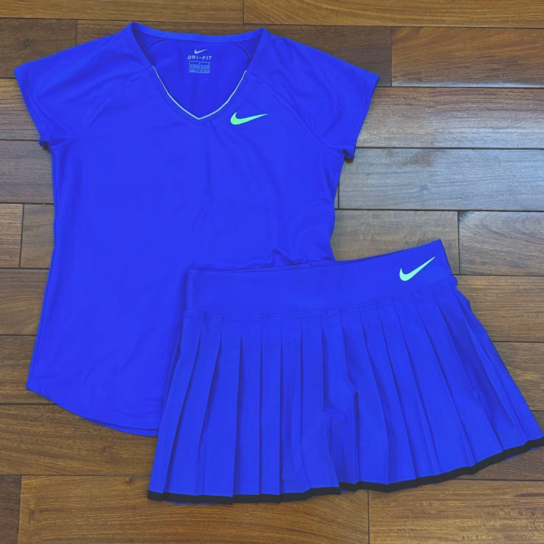 attorom22　Nikeプリーツ　スコート&シャツ