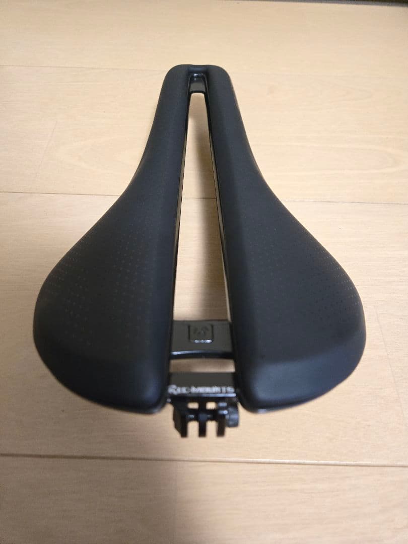 ボントレガー アイオロス COMP サドル 145mm　レックマウント付き