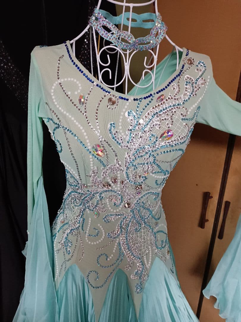 モダンデモドレスM