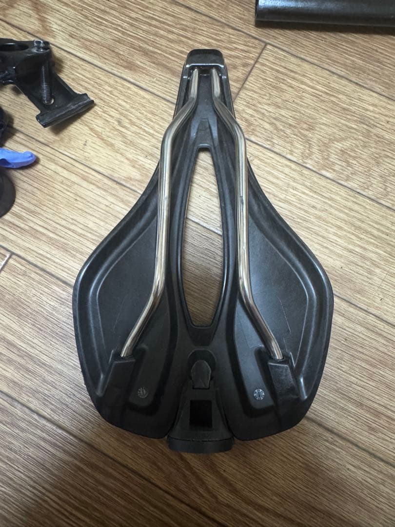 Giant Fleet SL カーボンサドル LEDライト付き