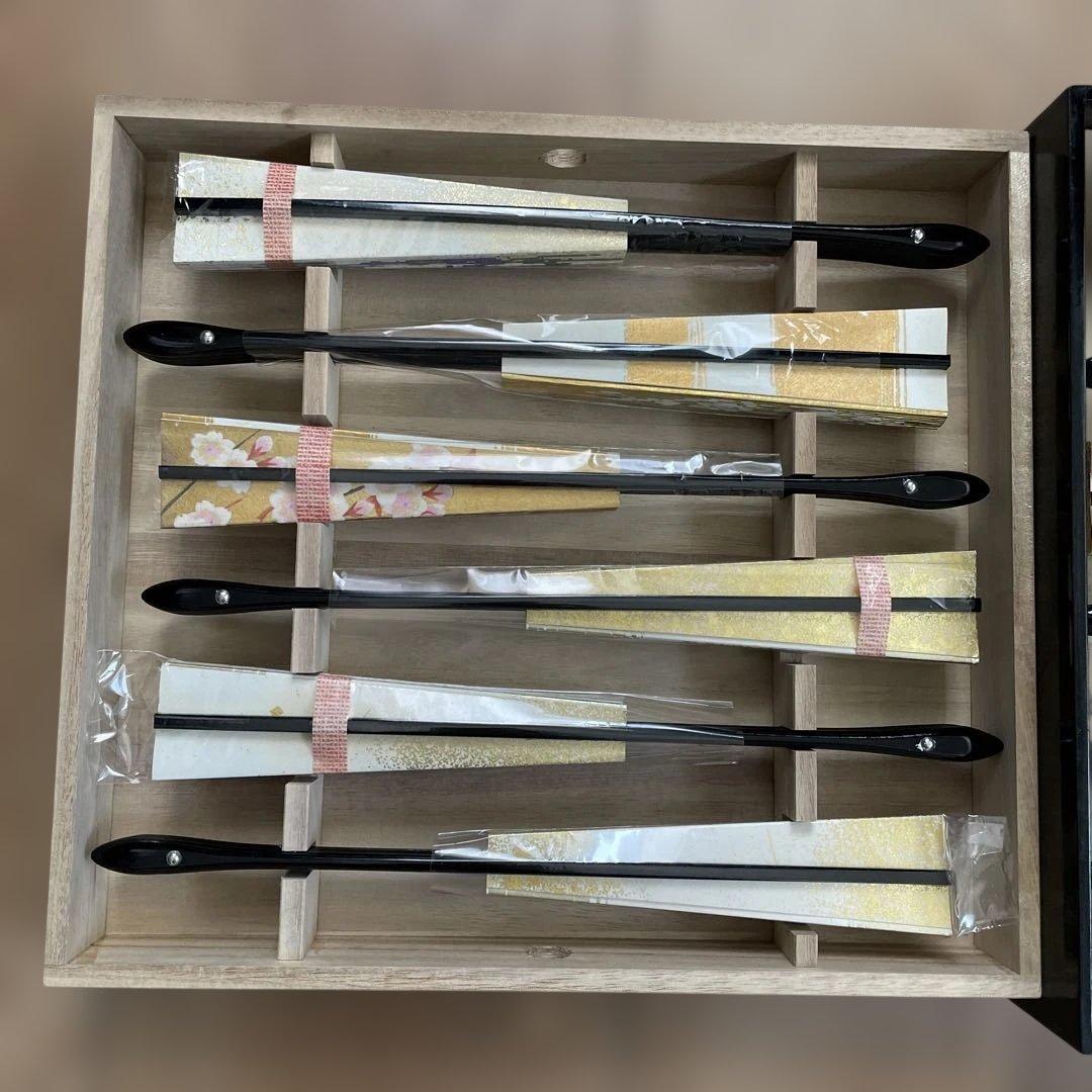 【新品未使用】花の雅び十二ヵ月金彩舞扇