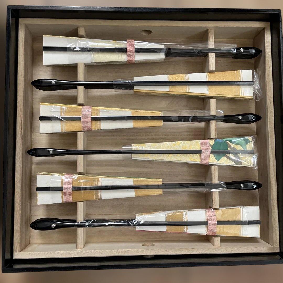【新品未使用】花の雅び十二ヵ月金彩舞扇