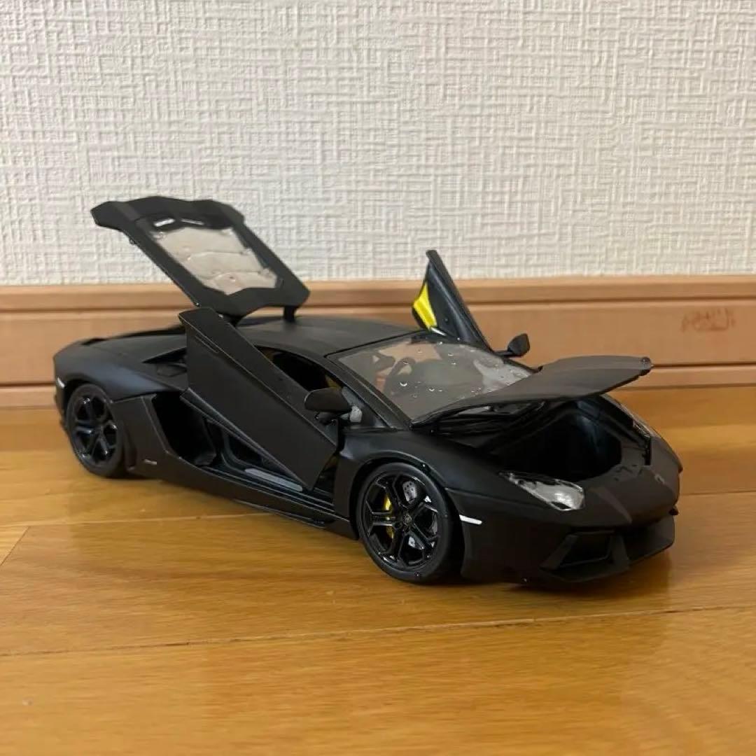 マイスト1/18 ランボルギーニ アヴェンタドール、ウルス