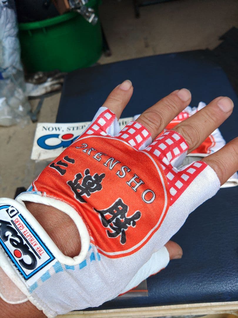 珍物　三連勝グローブ　新品