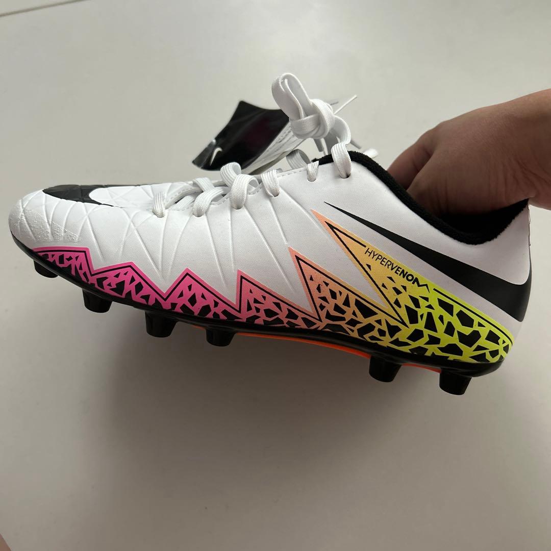 新品NIKE ナイキ　サッカー　スパイクシューズ　23、5cm キッズスニーカー