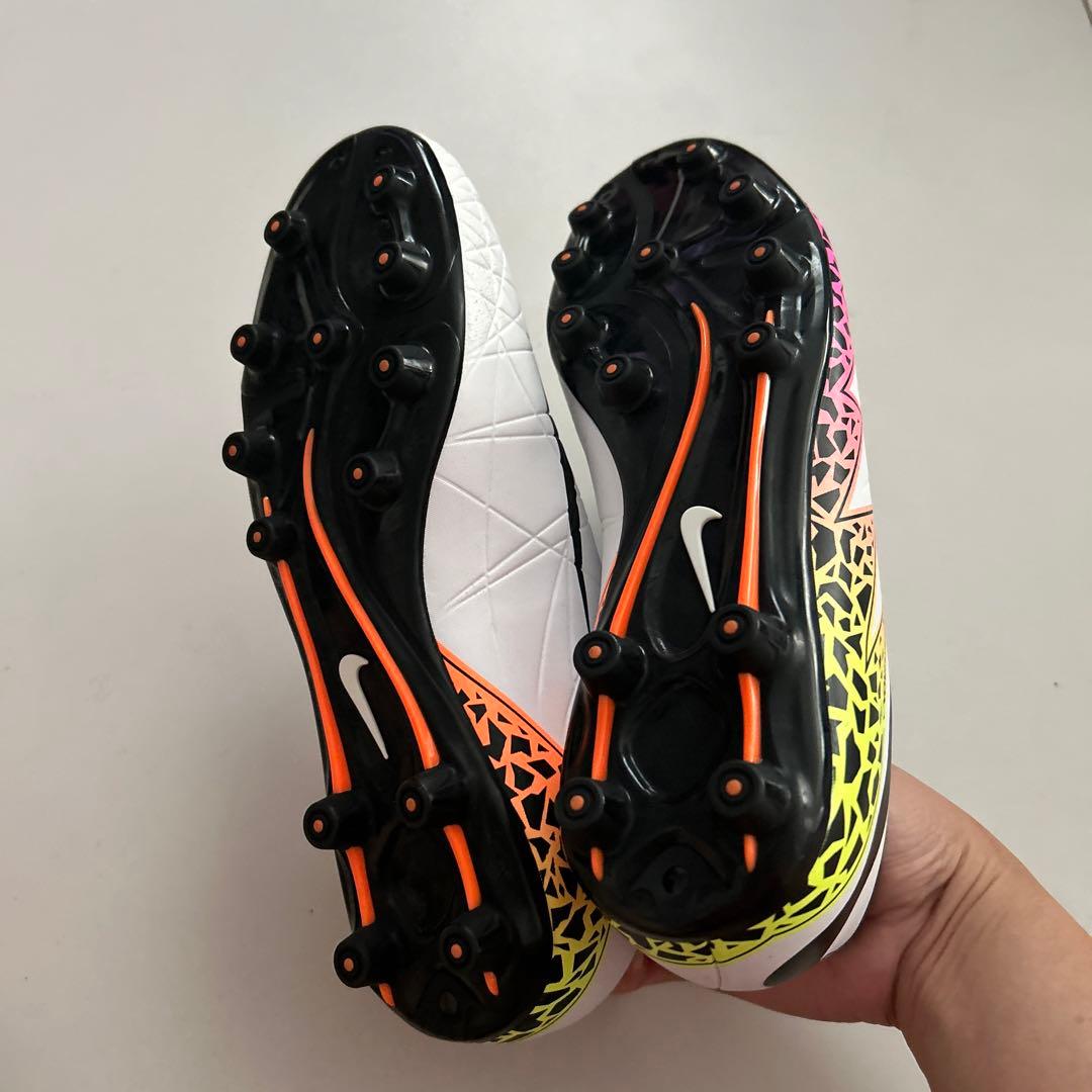 新品NIKE ナイキ　サッカー　スパイクシューズ　23、5cm キッズスニーカー
