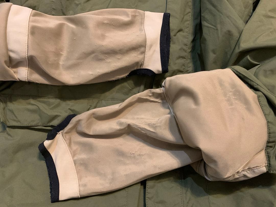 【スノボジャケット】foursquareフォースクウェア（定価4万円程）私服利用