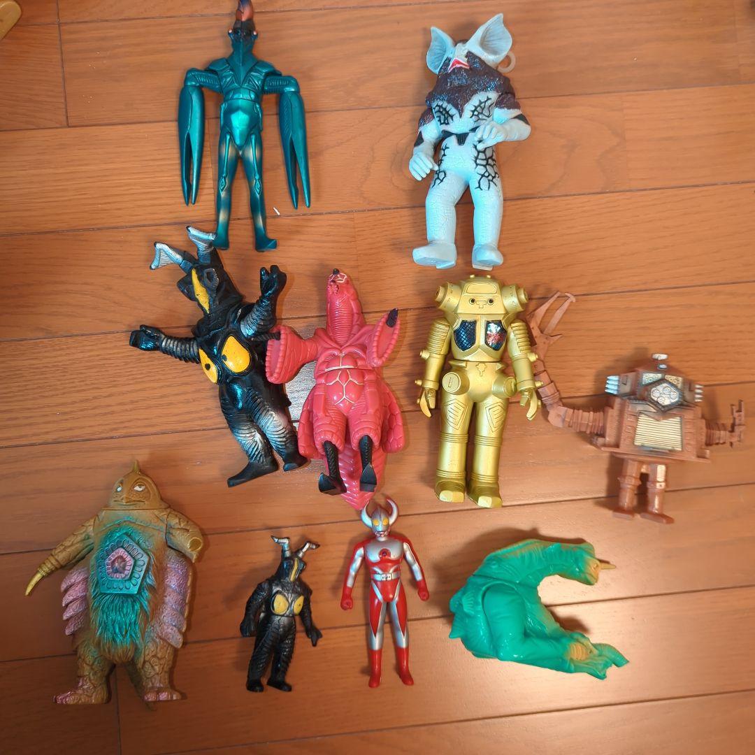 旧ウルトラマン 怪獣フィギュア １９体＋ミニフィギュア２体　バンダイ