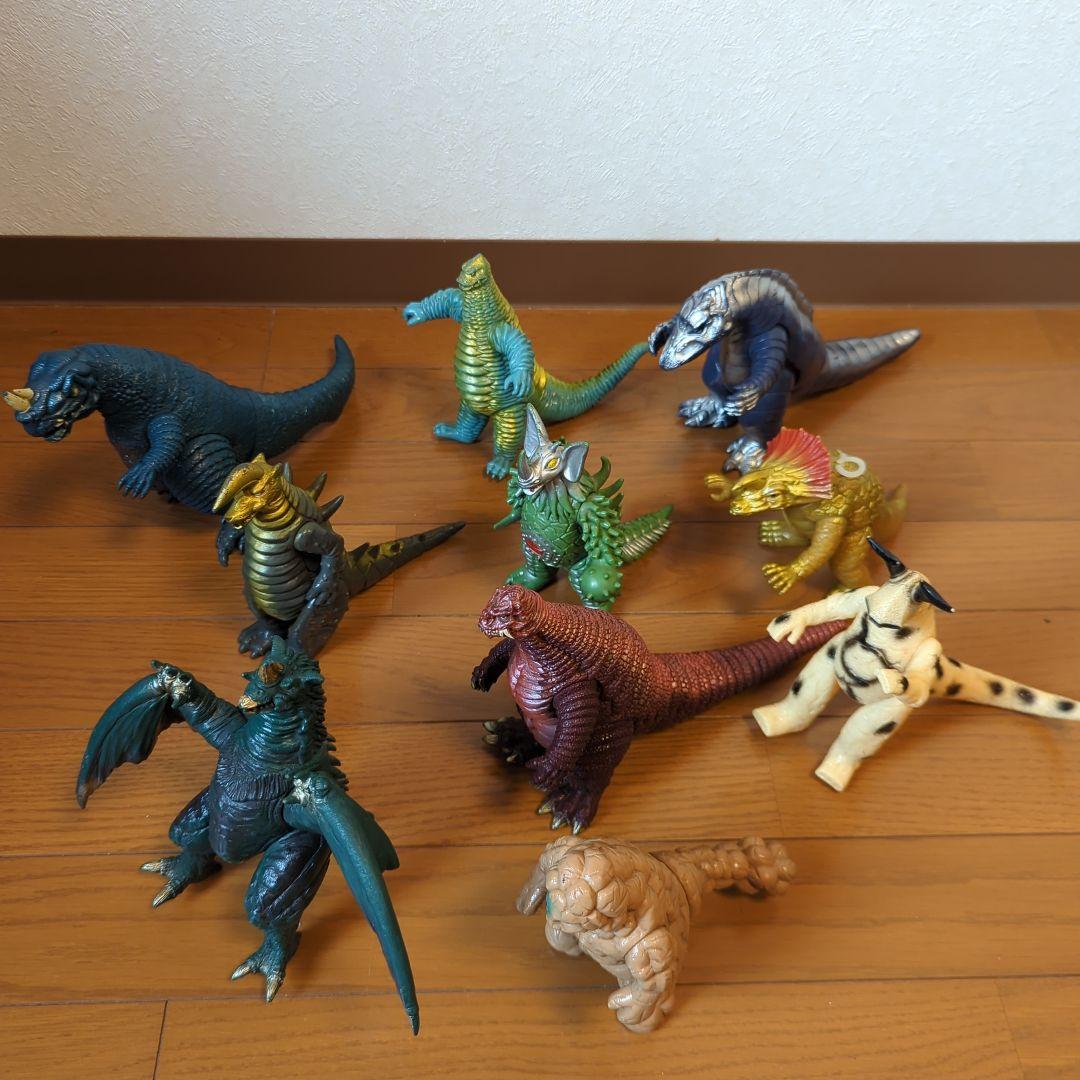 旧ウルトラマン 怪獣フィギュア １９体＋ミニフィギュア２体　バンダイ