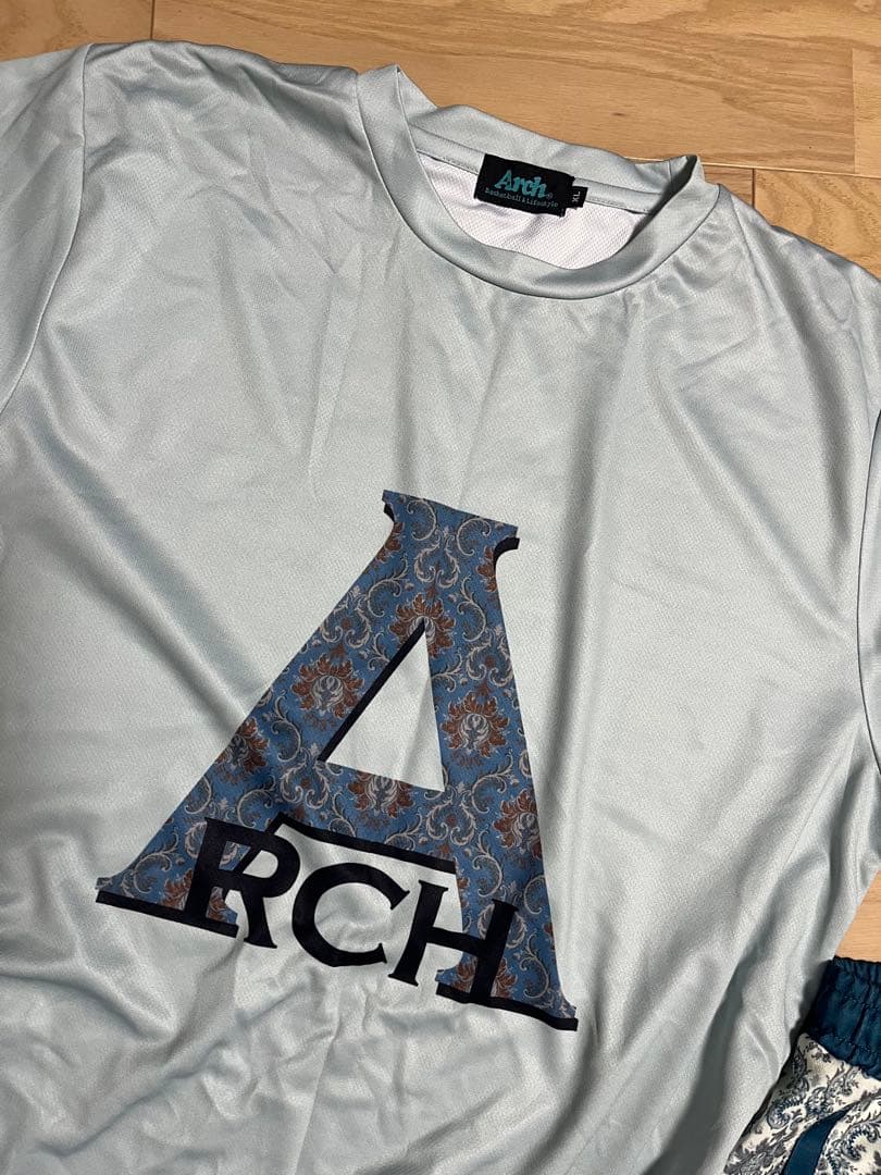 Arch ロゴ入り長袖シャツ（XL）とショートパンツ（L）セット