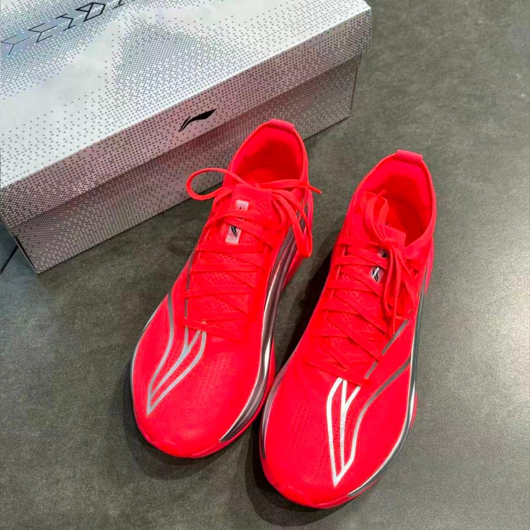 LI−NING FEIDIAN 6 ELITE 「CNY」 限定カラー US9