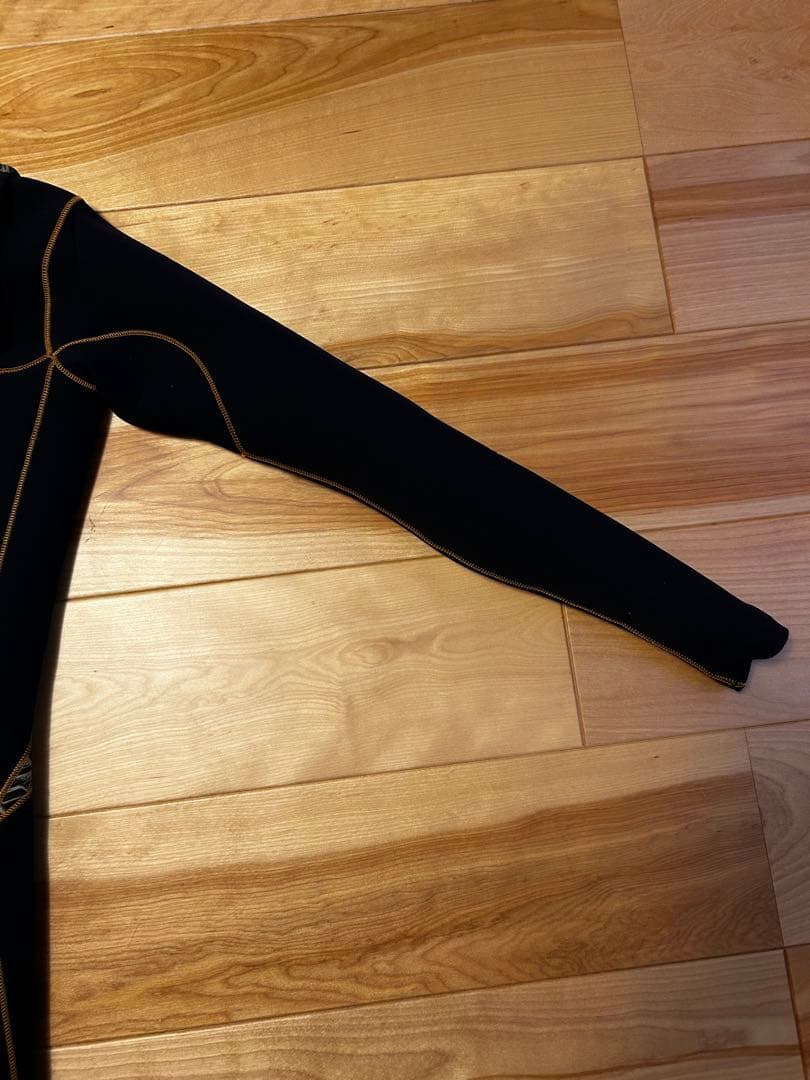 BILLABONG　Athlete ウェットスーツ 黒金デザイン