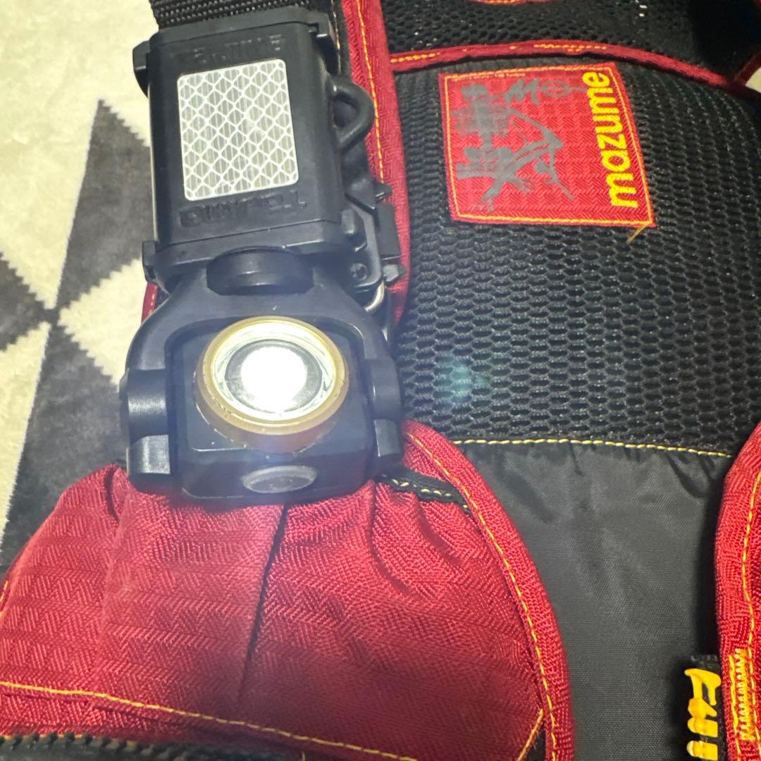 マズメライフジャケット レッド LEDライト付き