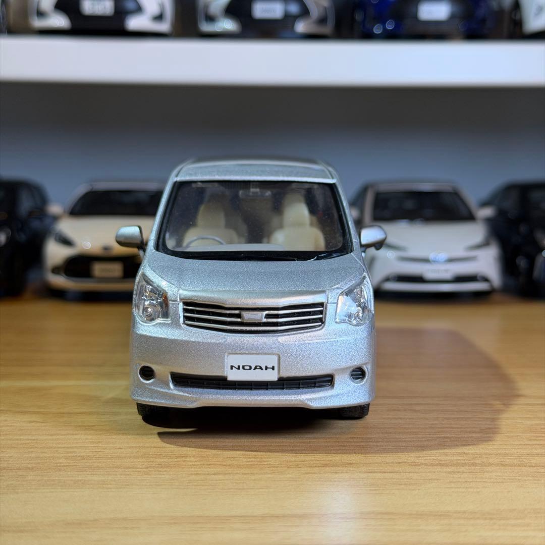【非売品】トヨタ ノア カラーサンプルミニカー 1/30