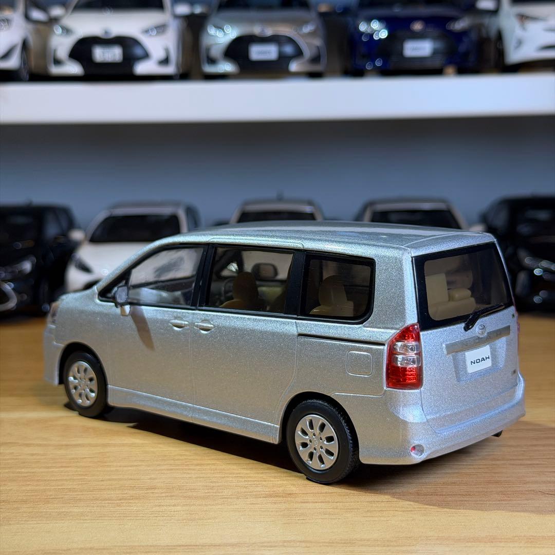 【非売品】トヨタ ノア カラーサンプルミニカー 1/30