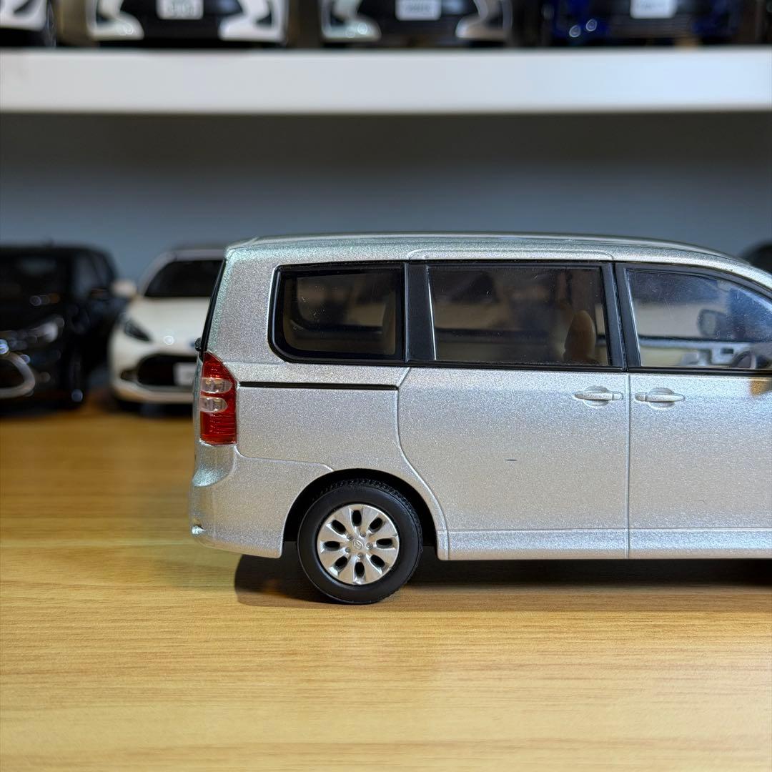 【非売品】トヨタ ノア カラーサンプルミニカー 1/30