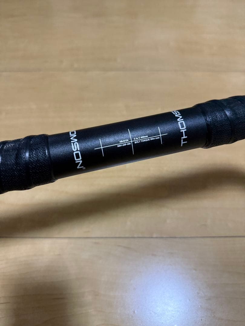 THOMSON aluminum round road bar 幅400mm