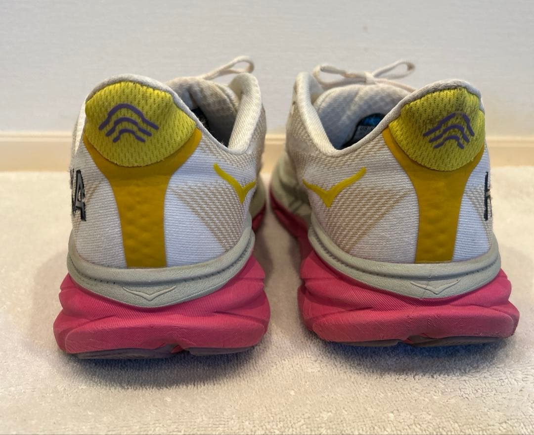 【美品】HOKA ONEONEクリフトン9 27.0cm オフホワイト/ピンク