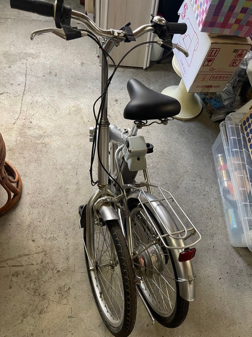 折りたたみ電動アシスト機能付きの自転車
