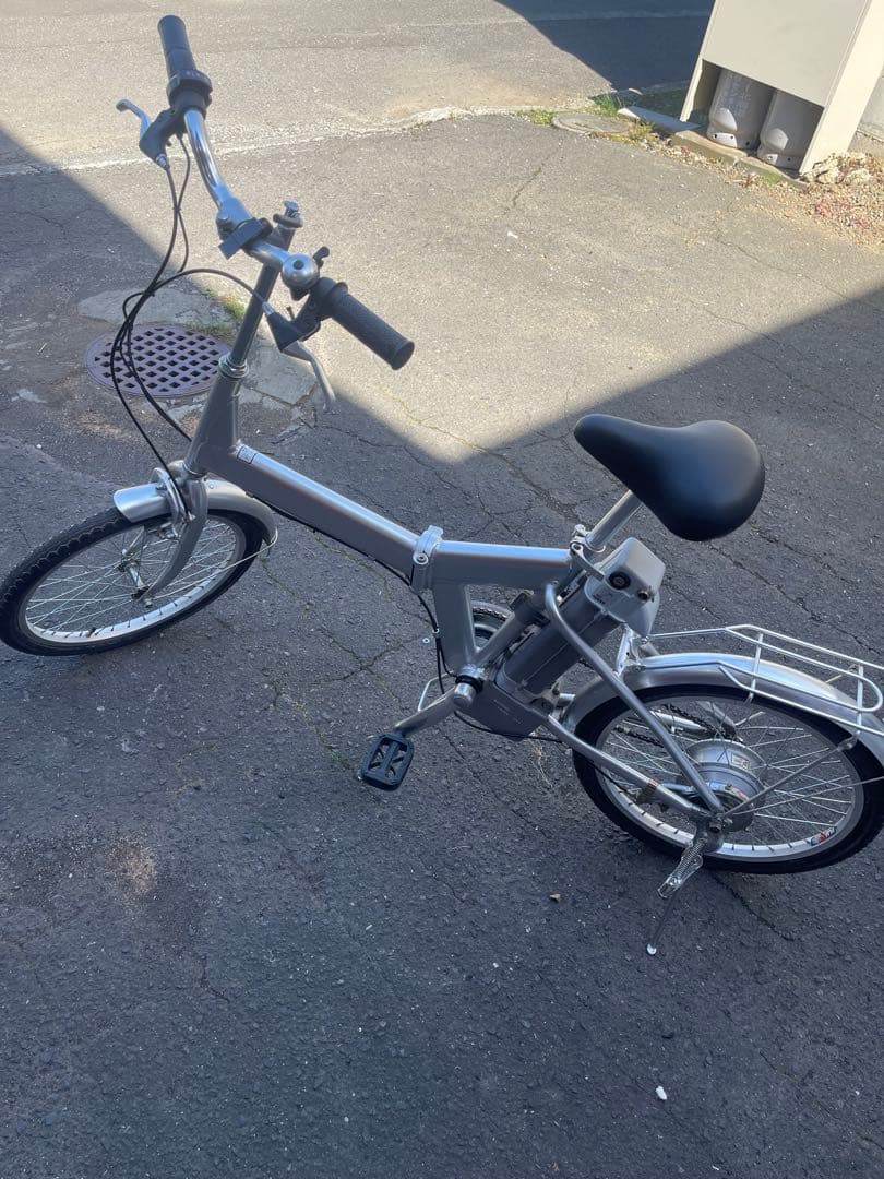 折りたたみ電動アシスト機能付きの自転車