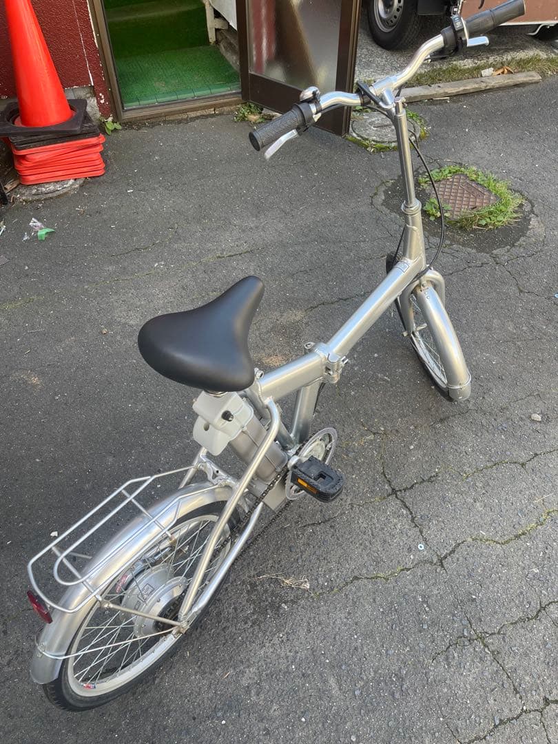 折りたたみ電動アシスト機能付きの自転車