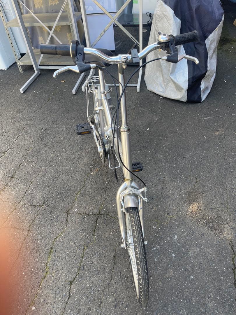 折りたたみ電動アシスト機能付きの自転車