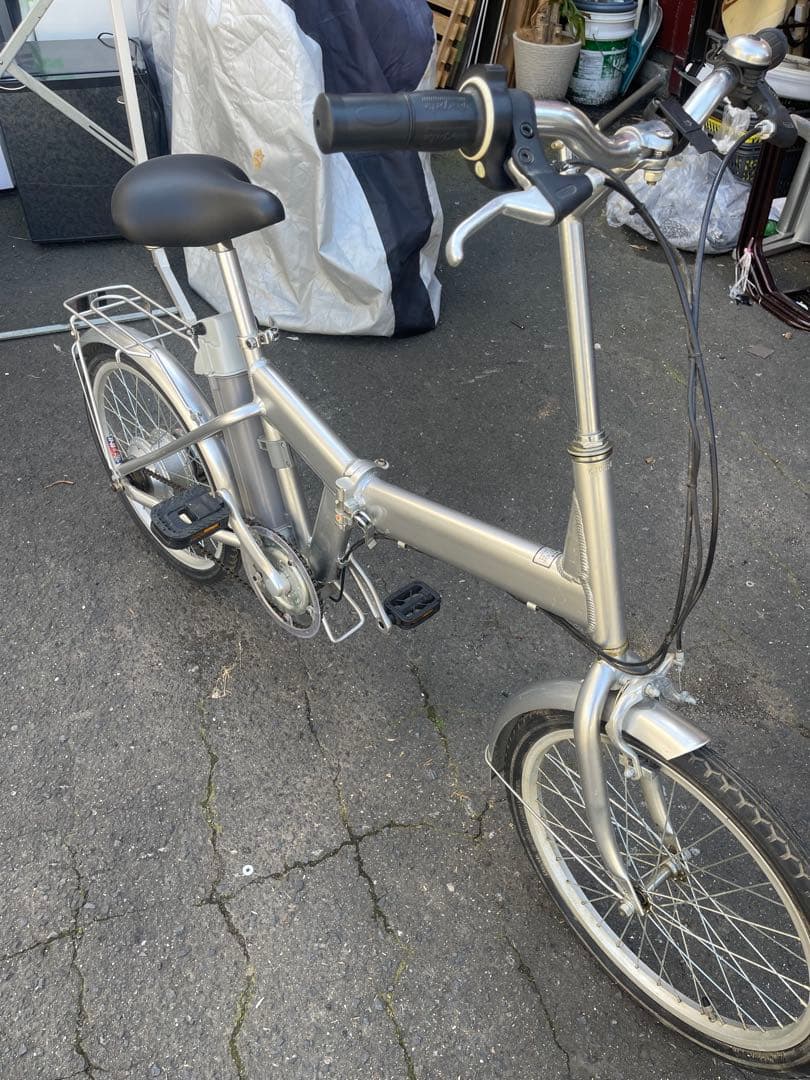 折りたたみ電動アシスト機能付きの自転車