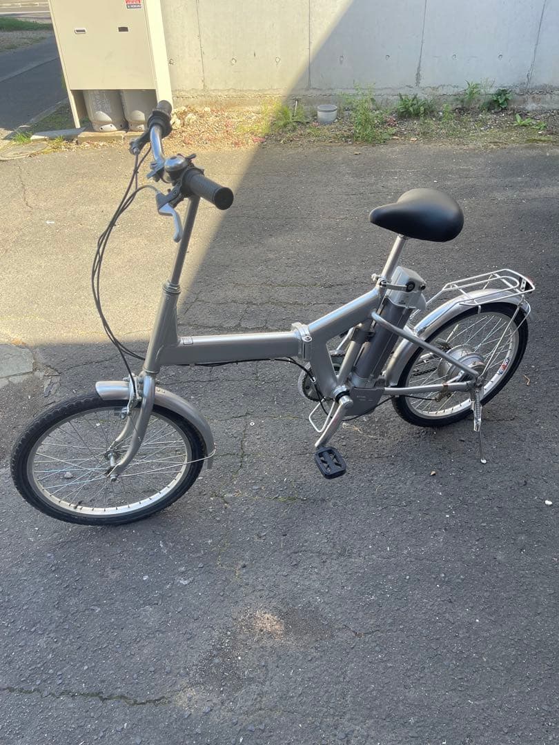 折りたたみ電動アシスト機能付きの自転車