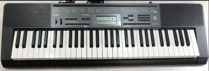 送料込みCASIO電子キーボード61鍵盤CTK-2200バック取扱説明書付き美品